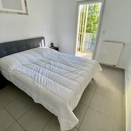 Modern T2 Of 45 M In Apartment *